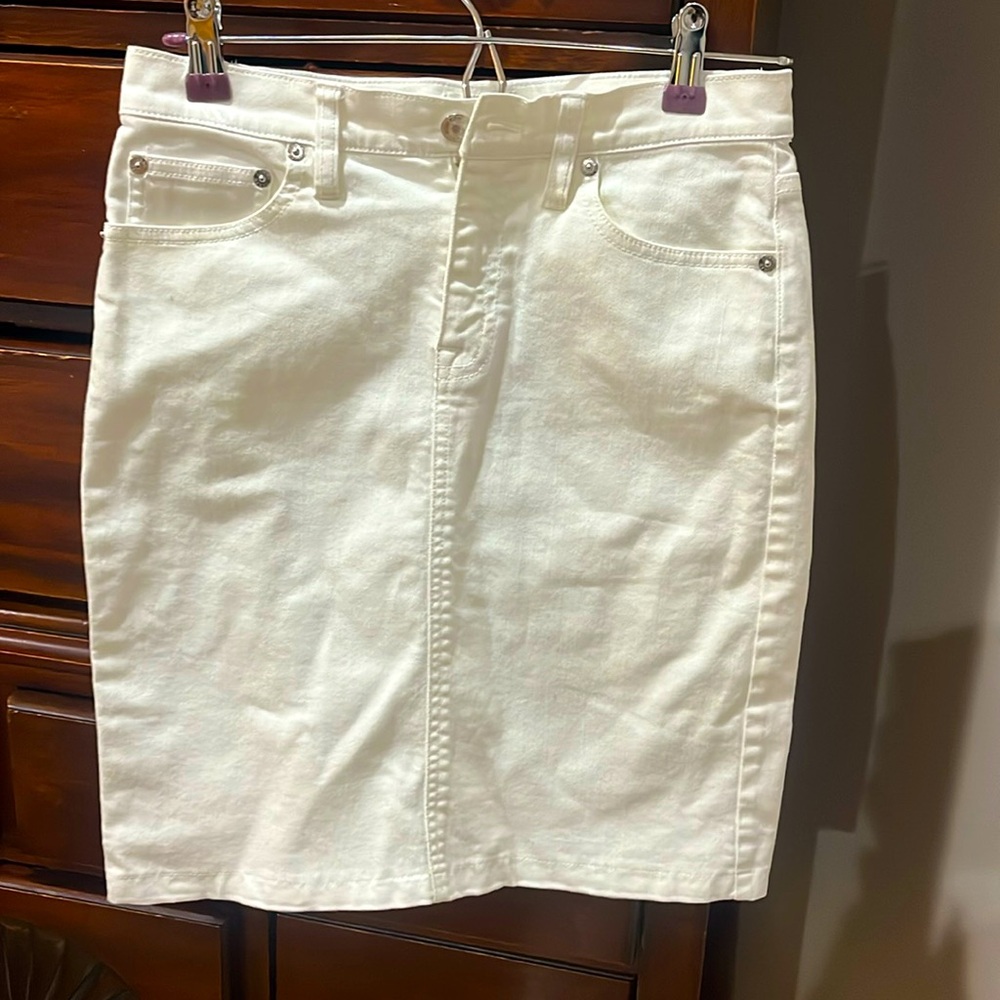 J crew white denim skirt front and back pockets Sz 24 excellent zip front